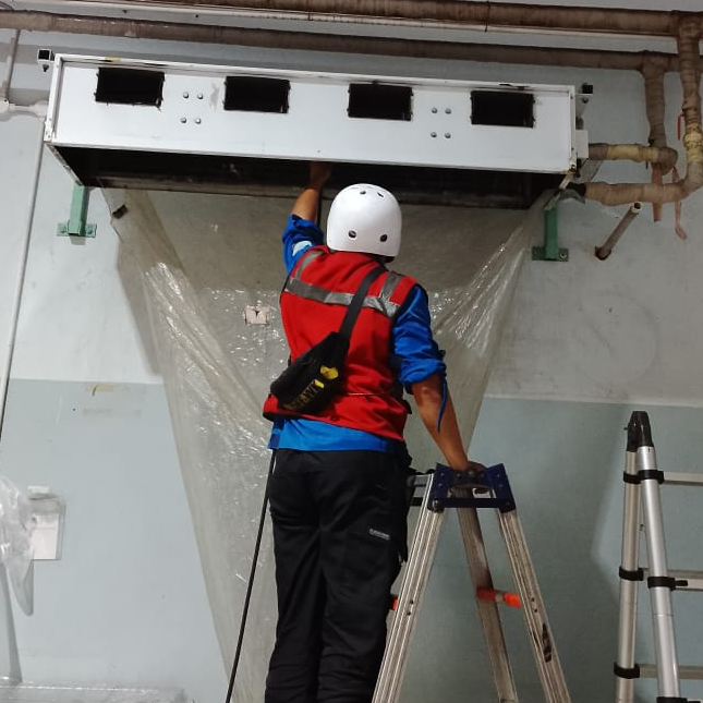 Dokumentasi pekerjaan servis AC CV Barid Indo Teknik 1