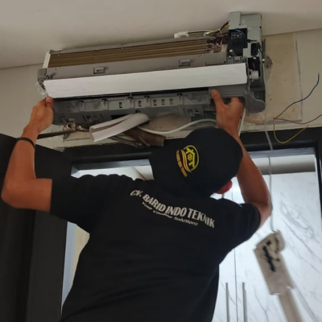 Dokumentasi pekerjaan servis AC CV Barid Indo Teknik 8