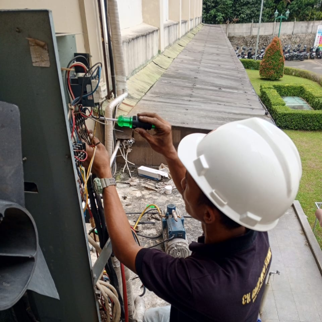 Dokumentasi pekerjaan servis AC CV Barid Indo Teknik 9