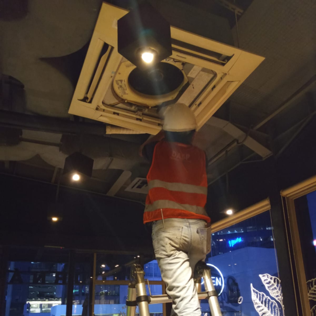 Dokumentasi pekerjaan servis AC CV Barid Indo Teknik 10