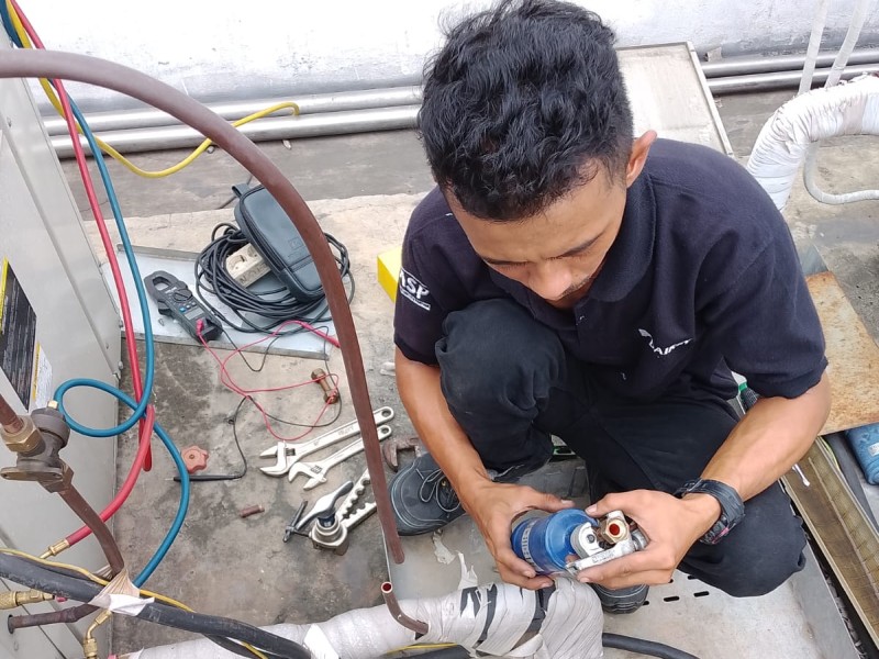 Preventive maintenance sistem AC industrial di pabrik PT Argha Karya Prima Industry