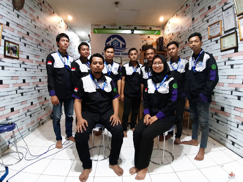 Tim teknisi CV Barid Indo Teknik